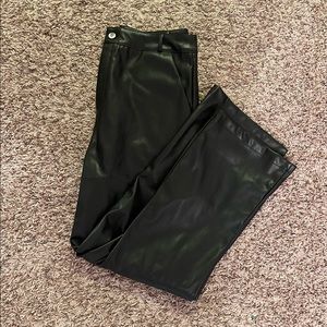 BLACK LEATHER PANTS!